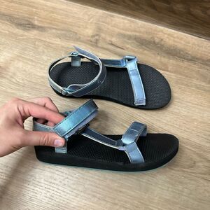 Girl’s Teva Original Universal SHIMMER sandals Sz 4